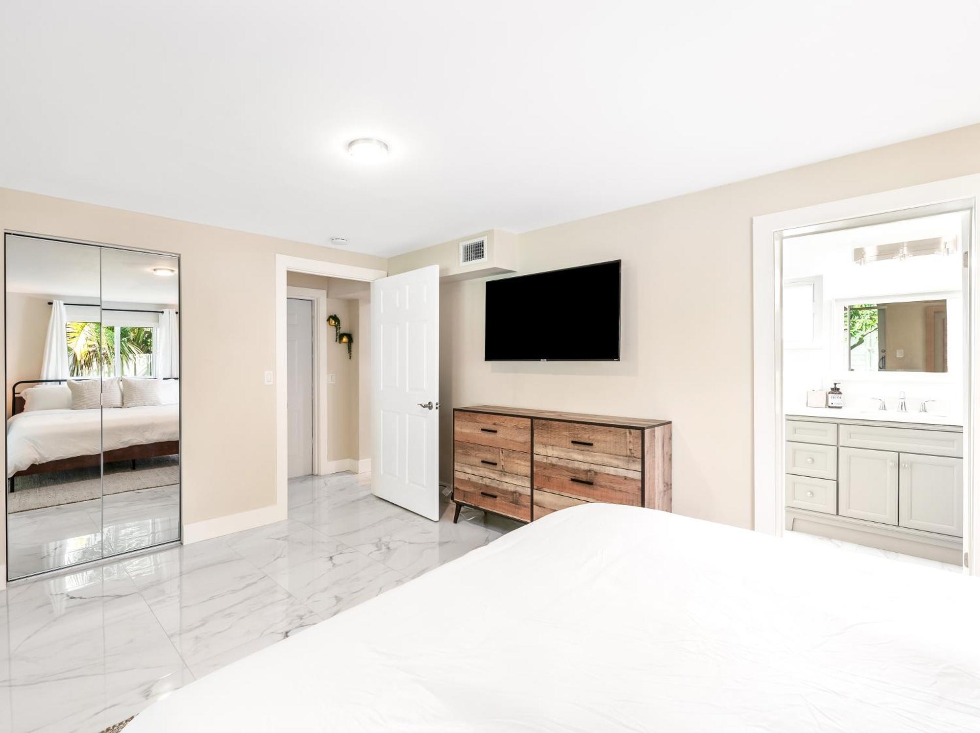 Modern Bungalow Near Wilton Drive I Pool Table フォート・ローダーデール エクステリア 写真